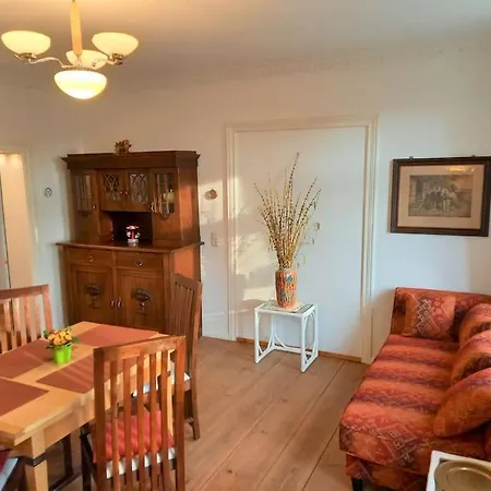 Romantische Unter Den Linden * Buchholz (Mecklenburg-Vorpommern)