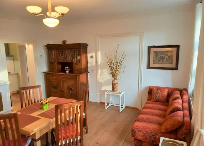 Romantische Unter Den Linden * Buchholz (Mecklenburg-Vorpommern)